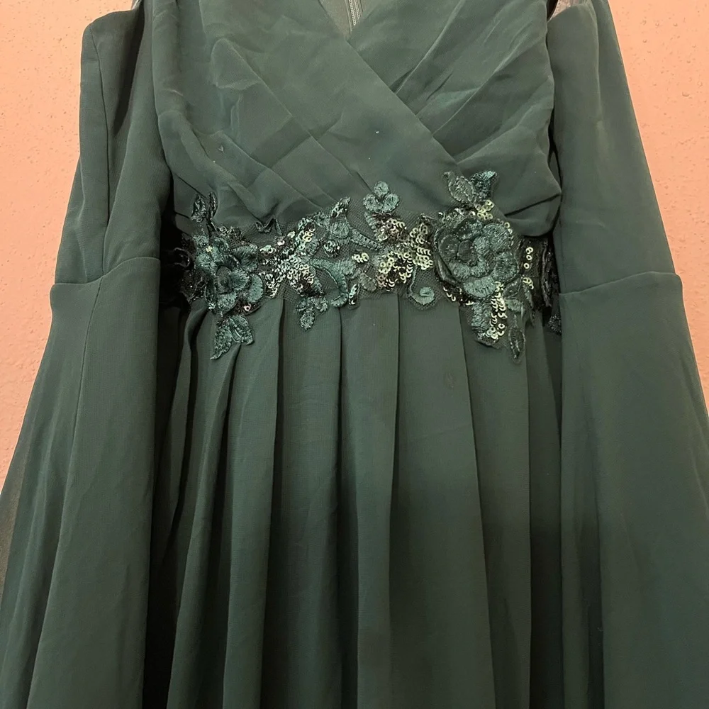 Ever Pretty Green Embellished Sleeveless V-Neck Maxi Gown - Picture 3 of 4